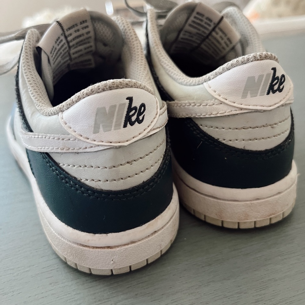 Nike Kids' Dunk Low Basketball Sneaker, Size 13